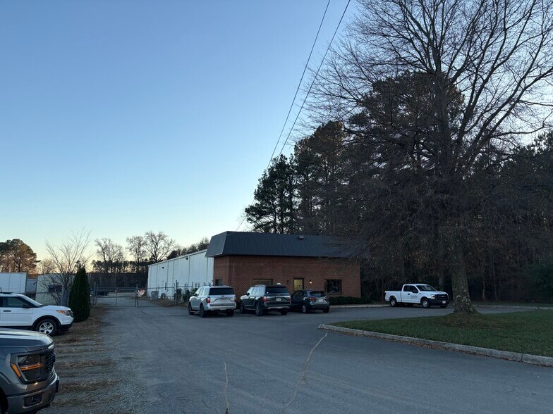 1501 Willis Rd, Richmond, VA à louer - Photo de l’immeuble – Image 3 sur 5
