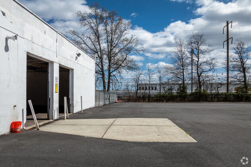 1153 W Elizabeth Ave, Linden, NJ à louer - Photo de l’immeuble – Image 3 sur 16