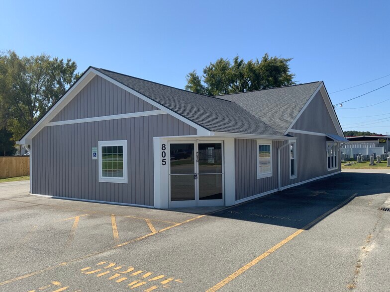 805 S Clinton Ave, Dunn, NC à vendre - Photo de l’immeuble – Image 1 sur 10