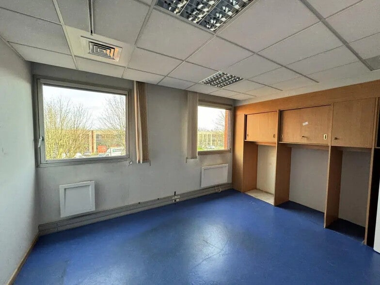 Bureau dans Roissy-en-France à vendre - Photo de l’immeuble – Image 2 sur 9