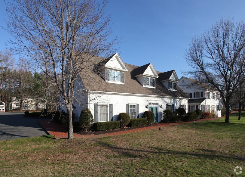 296 Country Club Rd, Avon, CT à louer - Photo de l’immeuble – Image 2 sur 22