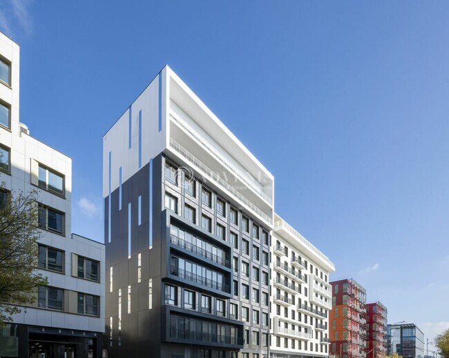 Plus de détails pour 7 Rue Stephenson, Montigny-le-Bretonneux - Bureau à vendre