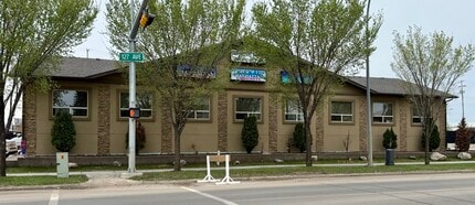 9005 127 Av NW, Edmonton, AB à louer Photo de l’immeuble– Image 1 sur 5