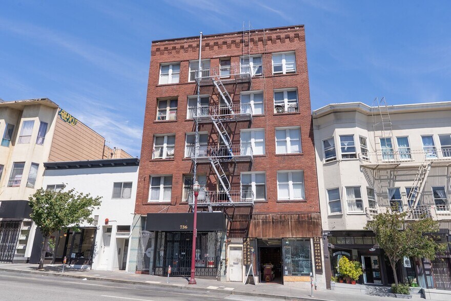734-740 Broadway, San Francisco, CA à vendre - Photo de l’immeuble – Image 1 sur 85