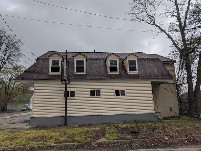 367 N State St, Painesville, OH à vendre - Photo de l’immeuble – Image 3 sur 6