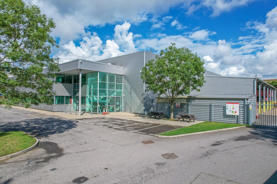 210 Mauretania Rd, Nursling à louer - Photo de l’immeuble – Image 1 sur 1