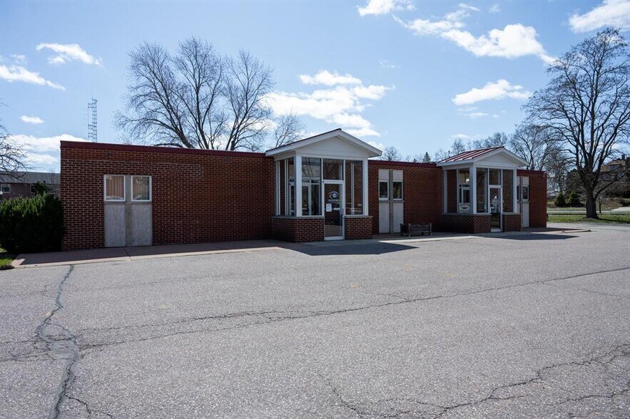 205 Division St, Mauston, WI à vendre - Photo de l’immeuble – Image 2 sur 12