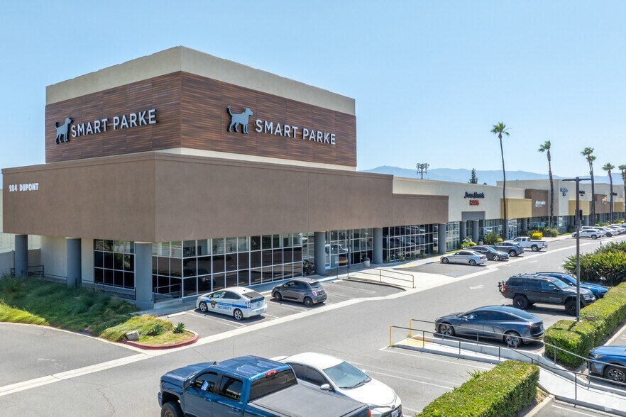 284 DuPont St, Corona, CA à vendre - Photo principale – Image 1 sur 4