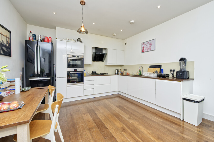 158 Shepherds Bush Rd, Londres à vendre - Photo de l’immeuble – Image 3 sur 9