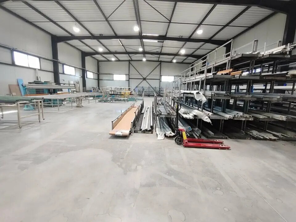 Local d'activités dans Vaulx-Milieu à vendre Photo intérieure– Image 1 sur 9