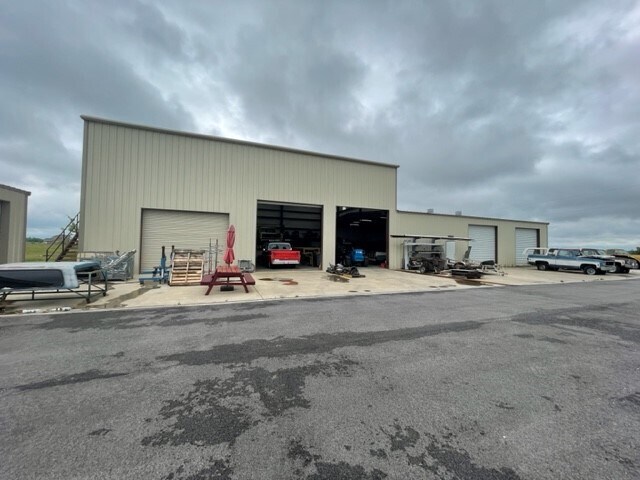 2201 County Road 460 portefeuille de 5 biens à vendre sur LoopNet.fr Photo principale– Image 1 sur 17