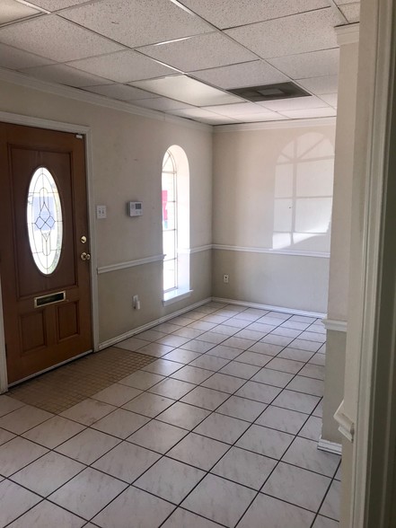 623 E Dallas Rd, Grapevine, TX à louer - Hall d’entrée – Image 3 sur 9