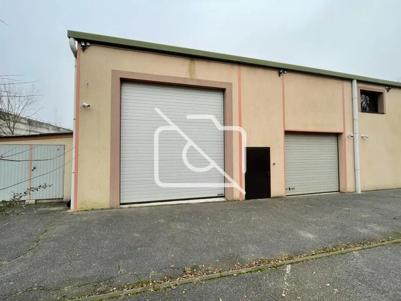 Local d'activités dans Jouy-en-Josas à vendre - Photo de l’immeuble – Image 3 sur 13