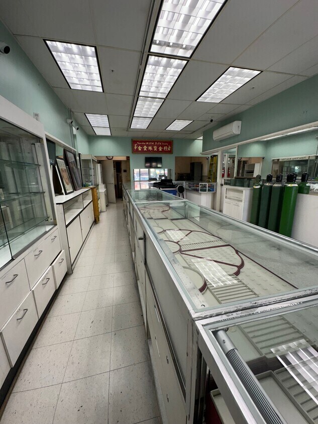 390 8th St, Oakland, CA 94607 - Lot 390 8th St -  - Photo intérieure - Image 1 of 6