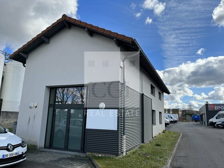 378 Avenue De L'Industrie, Rillieux-la-Pape à louer - Photo de l’immeuble – Image 2 sur 20