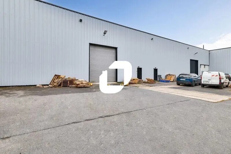 Local d’activités dans Villeneuve-la-Garenne à louer - Photo de l’immeuble – Image 2 sur 11