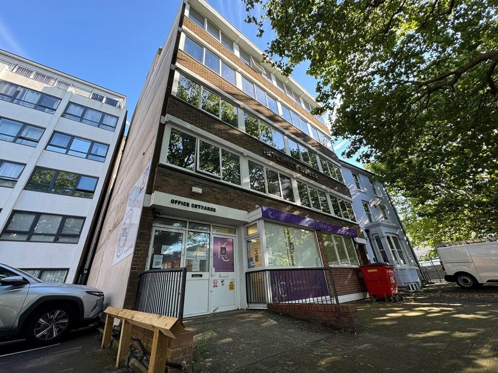 33 Kingston Crescent, Portsmouth à louer Photo de l’immeuble– Image 1 sur 29