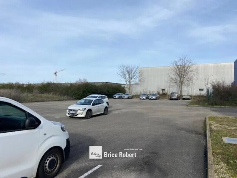 Local d'activités dans Béligneux à vendre - Photo de l’immeuble – Image 2 sur 9