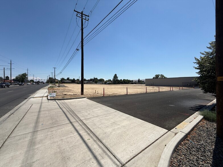 4800 W Nob Hill Blvd, Yakima, WA à vendre - Photo de l’immeuble – Image 2 sur 6