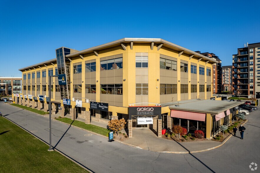 950 Montée Des Pionniers, Terrebonne, QC à louer - Photo de l’immeuble – Image 3 sur 7