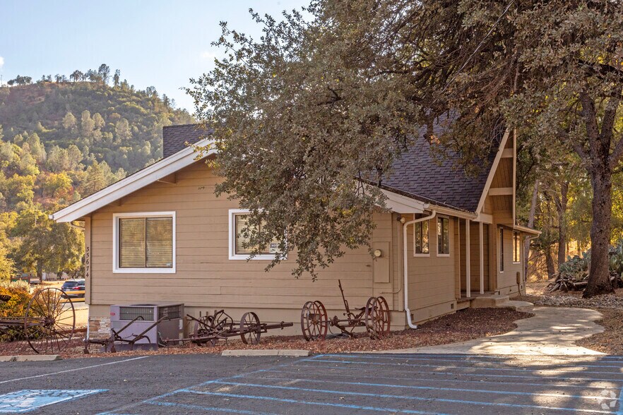 35674 Highway 41, Coarsegold, CA à vendre - Photo de l’immeuble – Image 2 sur 2
