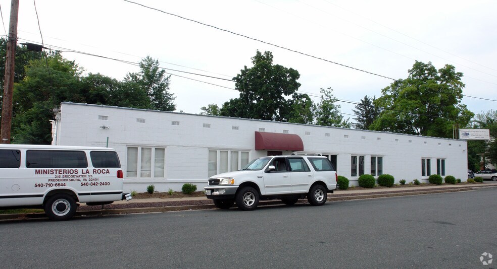 316 Bridgewater St, Fredericksburg, VA à louer - Photo de l’immeuble – Image 2 sur 5