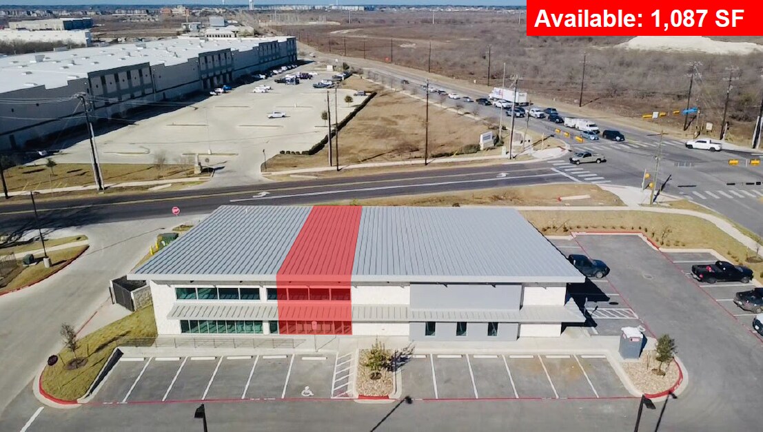 2220 Kohlers Crossing, Kyle, TX à louer Photo de l’immeuble– Image 1 sur 7
