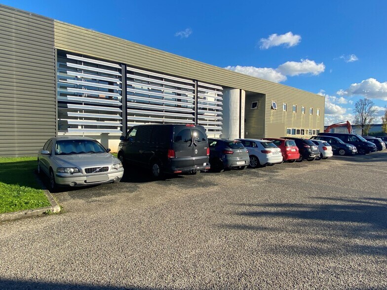 Local d'activités dans Blanquefort à vendre - Photo de l’immeuble – Image 2 sur 15