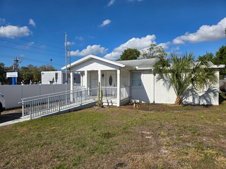 1007 Michigan Ave, Palm Harbor, FL à vendre - Photo de l’immeuble – Image 2 sur 15