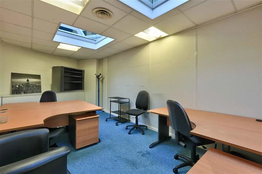 Bureau dans Saint-Cloud à louer - Photo de l’immeuble – Image 3 sur 9