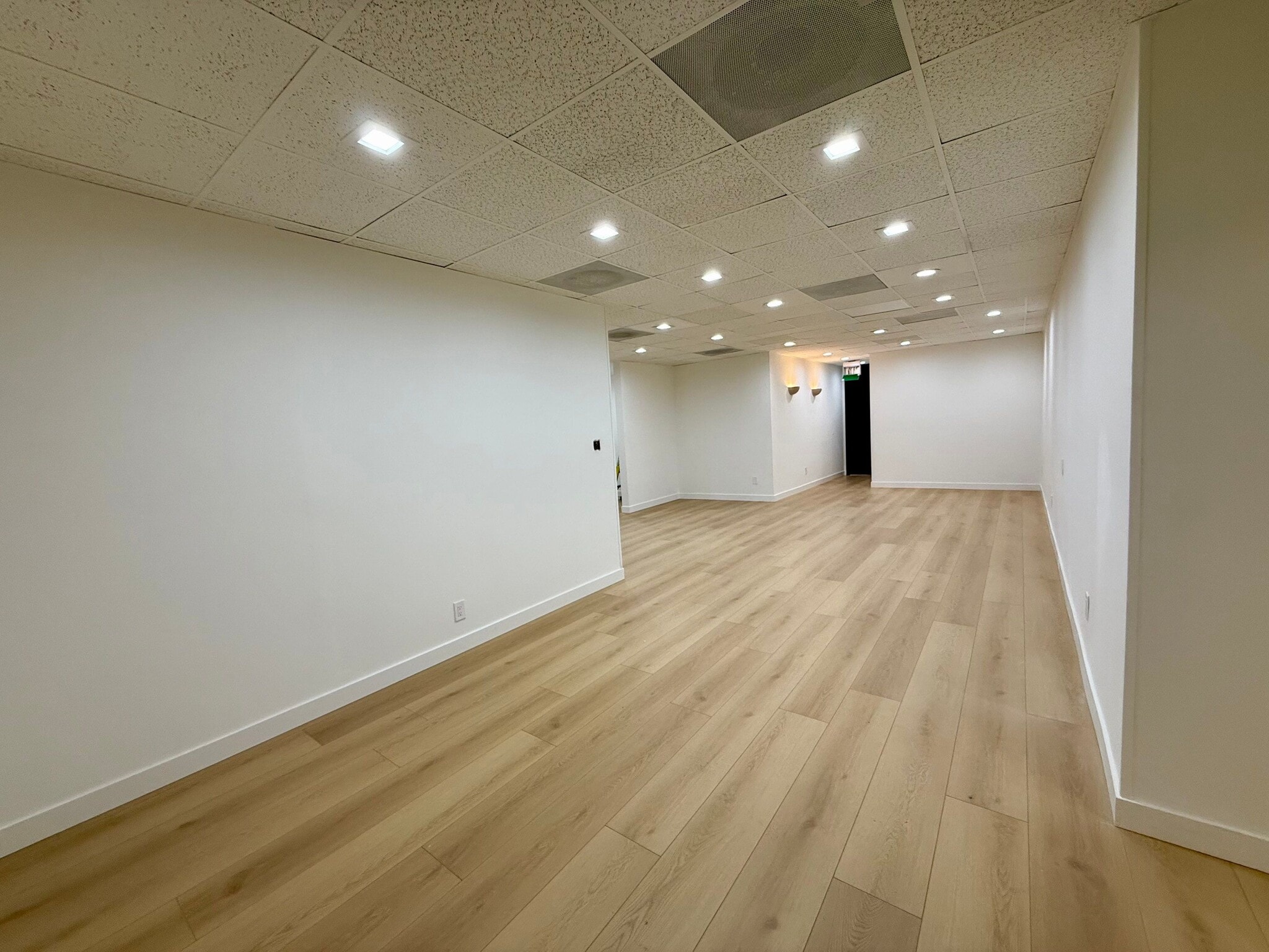 27141 Hidaway Ave, Canyon Country, CA à louer Photo intérieure– Image 1 sur 11