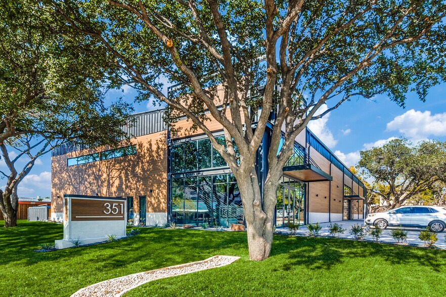 351 E Hudgins St, Grapevine, TX à vendre - Photo principale – Image 1 sur 23