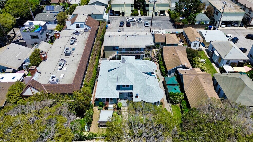1815 10th St, Santa Monica, CA à vendre - Photo de l’immeuble – Image 2 sur 9