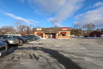 790 Ulster Ave, Kingston, NY à louer Photo intérieure– Image 1 sur 16