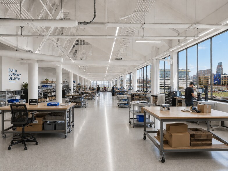 2402 49th Ave, Long Island City, NY à louer - Photo de l’immeuble – Image 2 sur 9