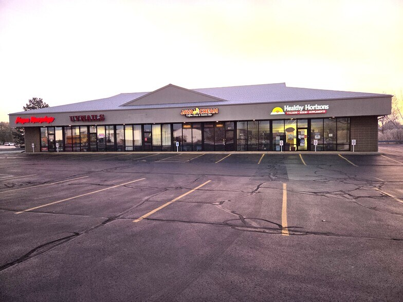 565-573 Swan Rd, De Pere, WI à louer - Photo de l’immeuble – Image 2 sur 4