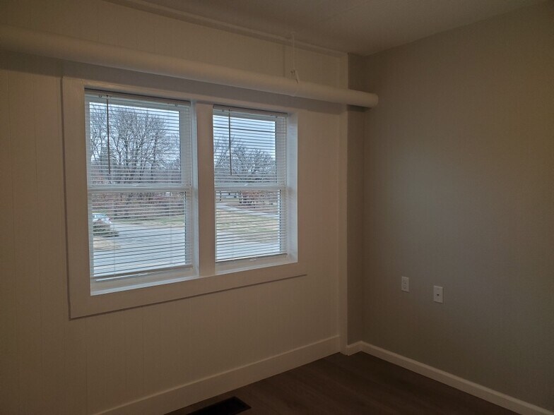 600 E Mary St, Yates Center, KS à vendre - Photo de l’immeuble – Image 3 sur 54