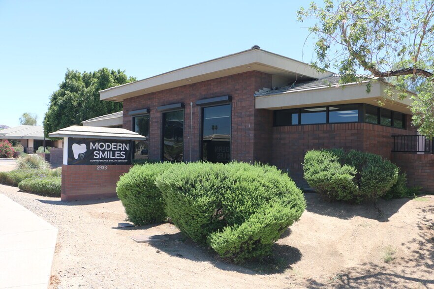 2933 W Cactus Rd, Phoenix, AZ à vendre - Photo de l’immeuble – Image 2 sur 15