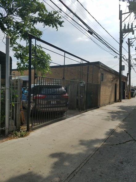 3632-3652 N Cicero Ave, Chicago, IL à louer - Photo de l’immeuble – Image 3 sur 4