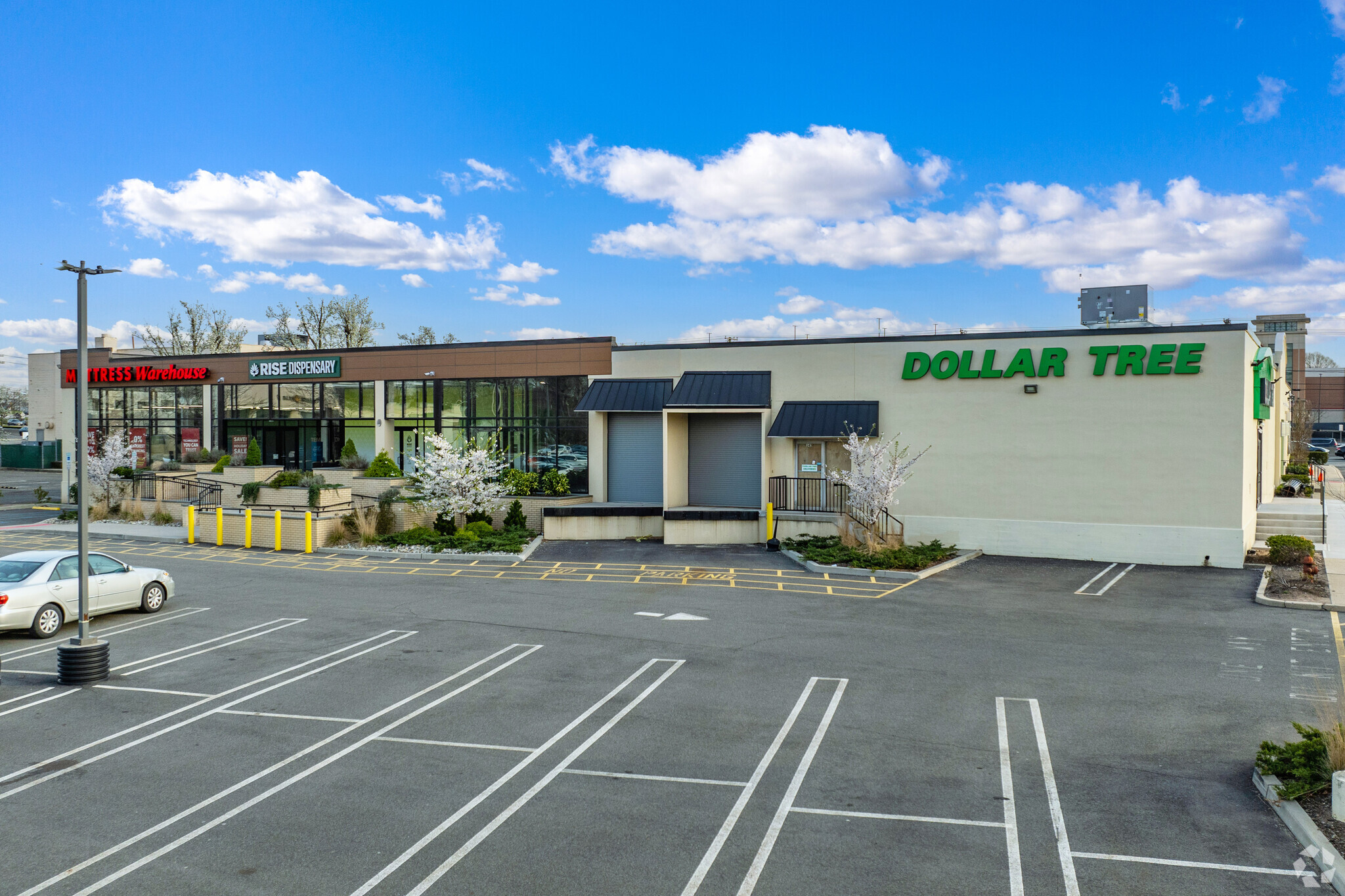 145 E State Rt 4, Paramus, NJ à louer Photo de l’immeuble– Image 1 sur 11