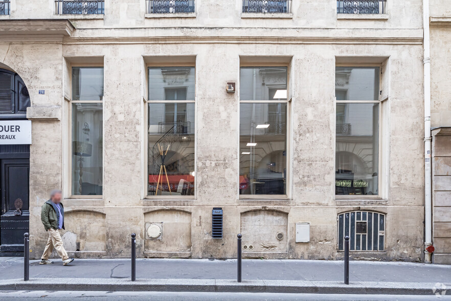 73 Rue Sainte-Anne, Paris à louer - Photo de l’immeuble – Image 3 sur 3