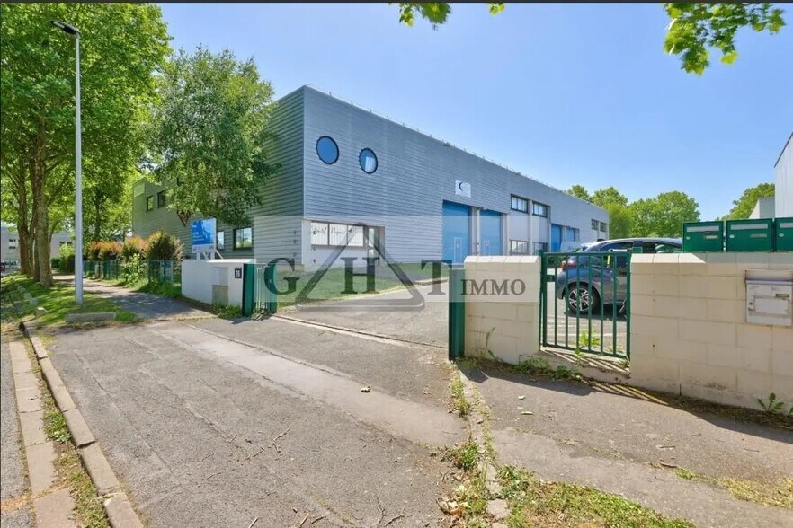 Local d’activités dans Collégien à louer - Photo de l’immeuble – Image 1 sur 4
