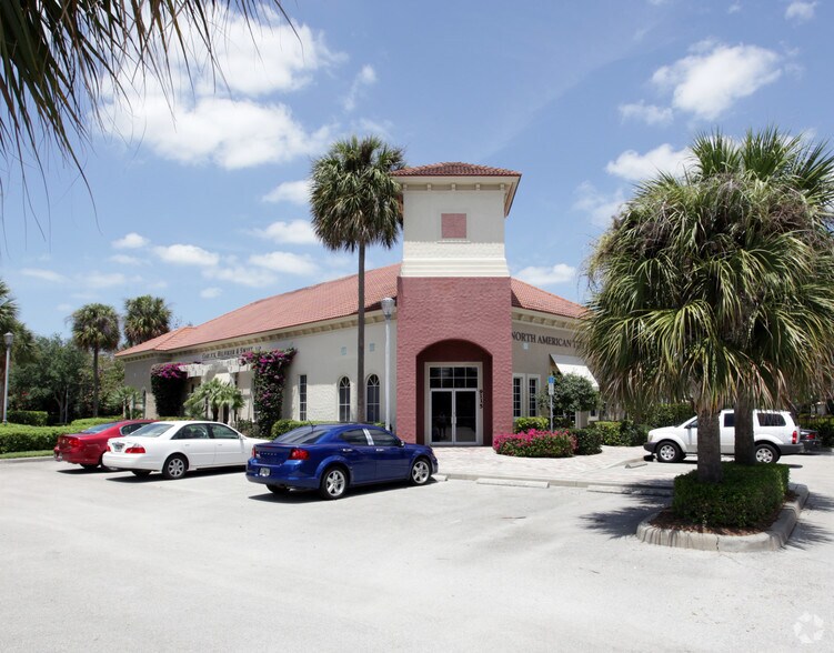 9115 Corsea del Fontana Way, Naples, FL à vendre - Photo principale – Image 1 sur 2