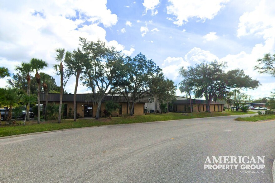 2205 Industrial Blvd, Sarasota, FL à louer - Photo de l’immeuble – Image 2 sur 16