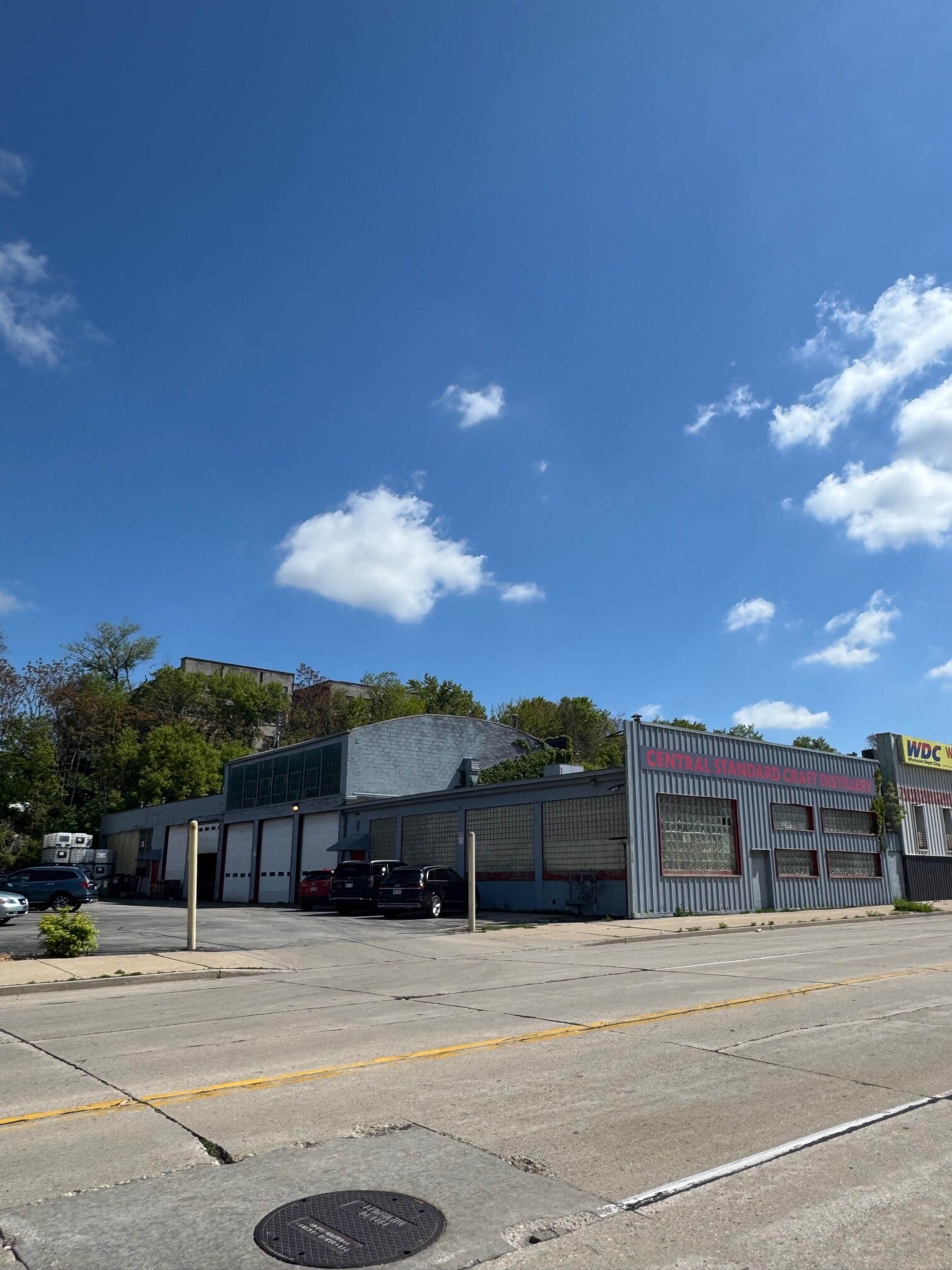 2330 W Clybourn St, Milwaukee, WI à vendre Photo de l’immeuble– Image 1 sur 8