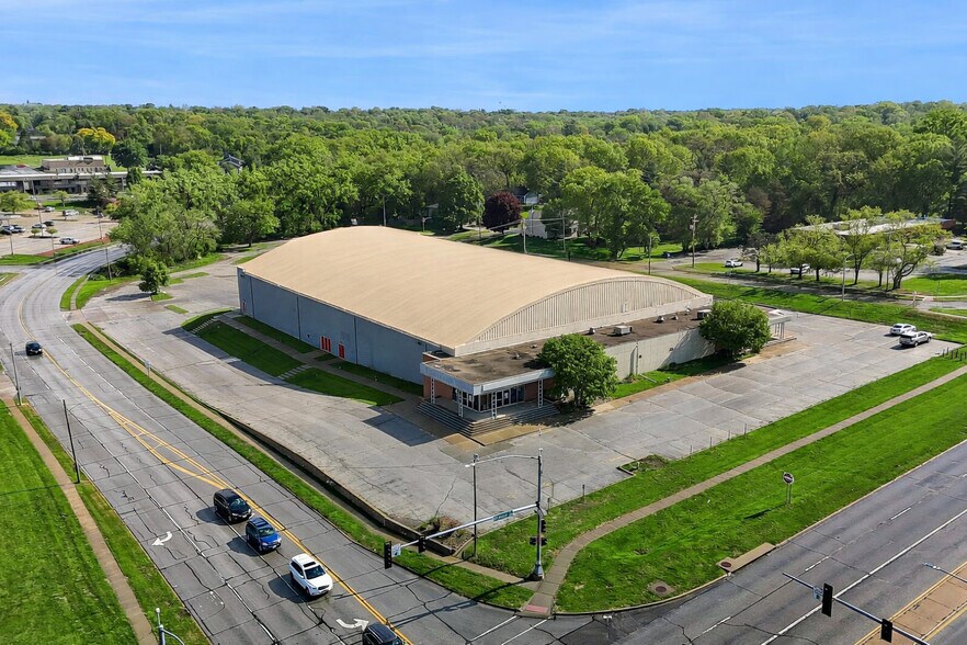 7201 Hickman Rd, Urbandale, IA à vendre - Photo de l’immeuble – Image 2 sur 9