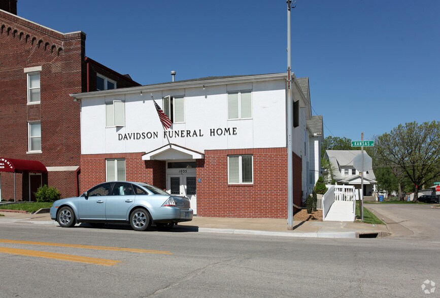 1035 N Kansas Ave, Topeka, KS à louer - Photo principale – Image 1 sur 2