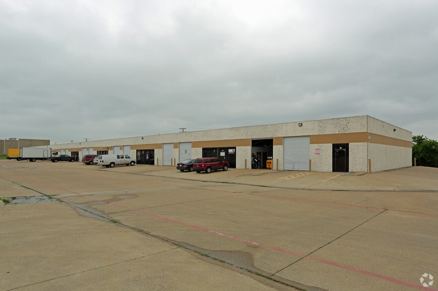 2133 Great Southwest Pky, Grand Prairie, TX à louer - Photo de l’immeuble – Image 2 sur 15
