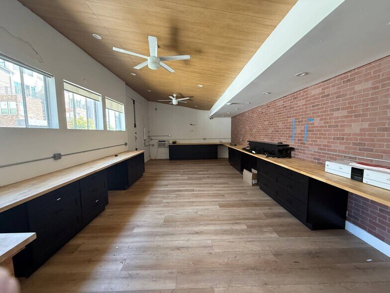 2020 Placentia Ave, Costa Mesa, CA à louer - Photo de l’immeuble – Image 2 sur 23