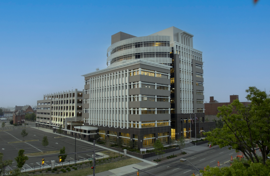 300 E Broad St, Columbus, OH à louer - Photo de l’immeuble – Image 1 sur 7